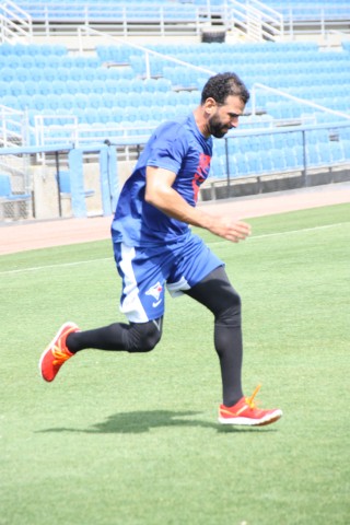 Toronto Blue Jays RF Jose Bautista (right leg) appears to have no problems running on the outfield turf at Florida Auto Exchange Stadium on Thursday. (EDDIE MICHELS/PHOTO)