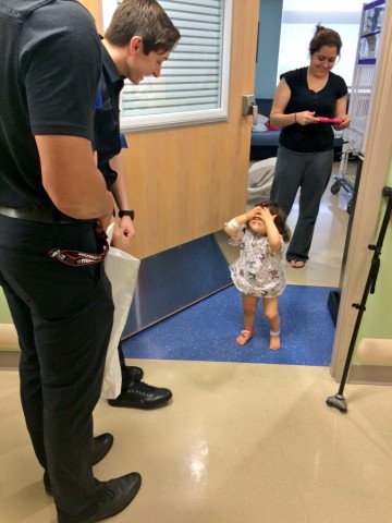 Some little cutie is getting a surprise (photo Brennie / RSEN)