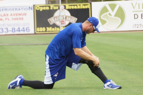 Yesterday here's a shot of Michael Saunders working to adjust the knee brace.(EDDIE MICHELS PHOTO)