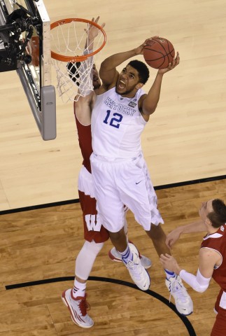  Karl-Anthony Towns (12) powers the ball up against Wisconsin Badger Frank Kaminsky during the 2015 NCAA Men's Division I Championship semi-final game at Lucas Oil Stadium. (USA TODAY Sports / Robert Deutsch)