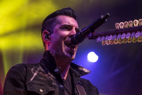 Tyler Connolly - Theory of a Deadman (Will Ogburn photo)
